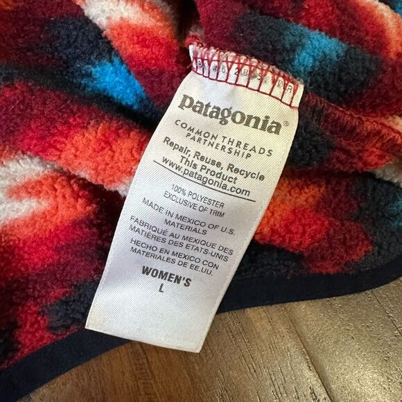 PATAGONIA Synchilla W's Snap-T Pullover Fleece in Red Wild Desert Aztec - Picture 7 of 9